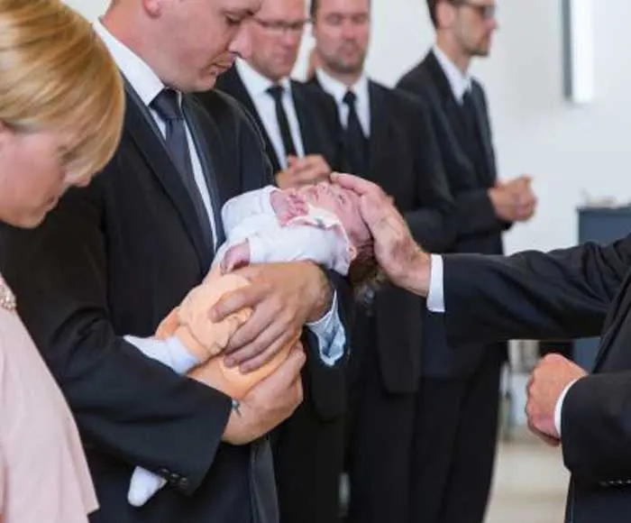 bautismo iglesia nueva apostolica - Cómo bautiza la iglesia apostolica