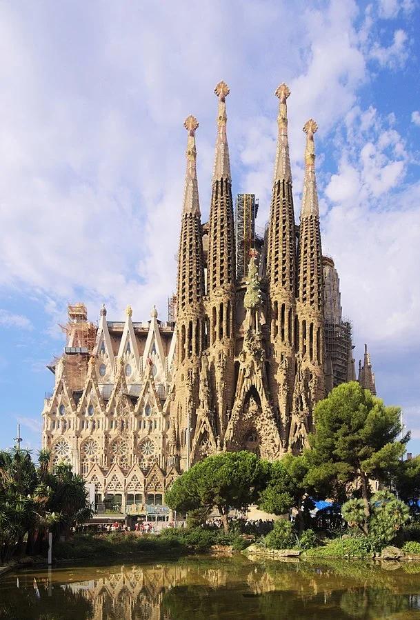 donde queda la iglesia sagrada familia - Cómo puedo llegar a la Sagrada Familia