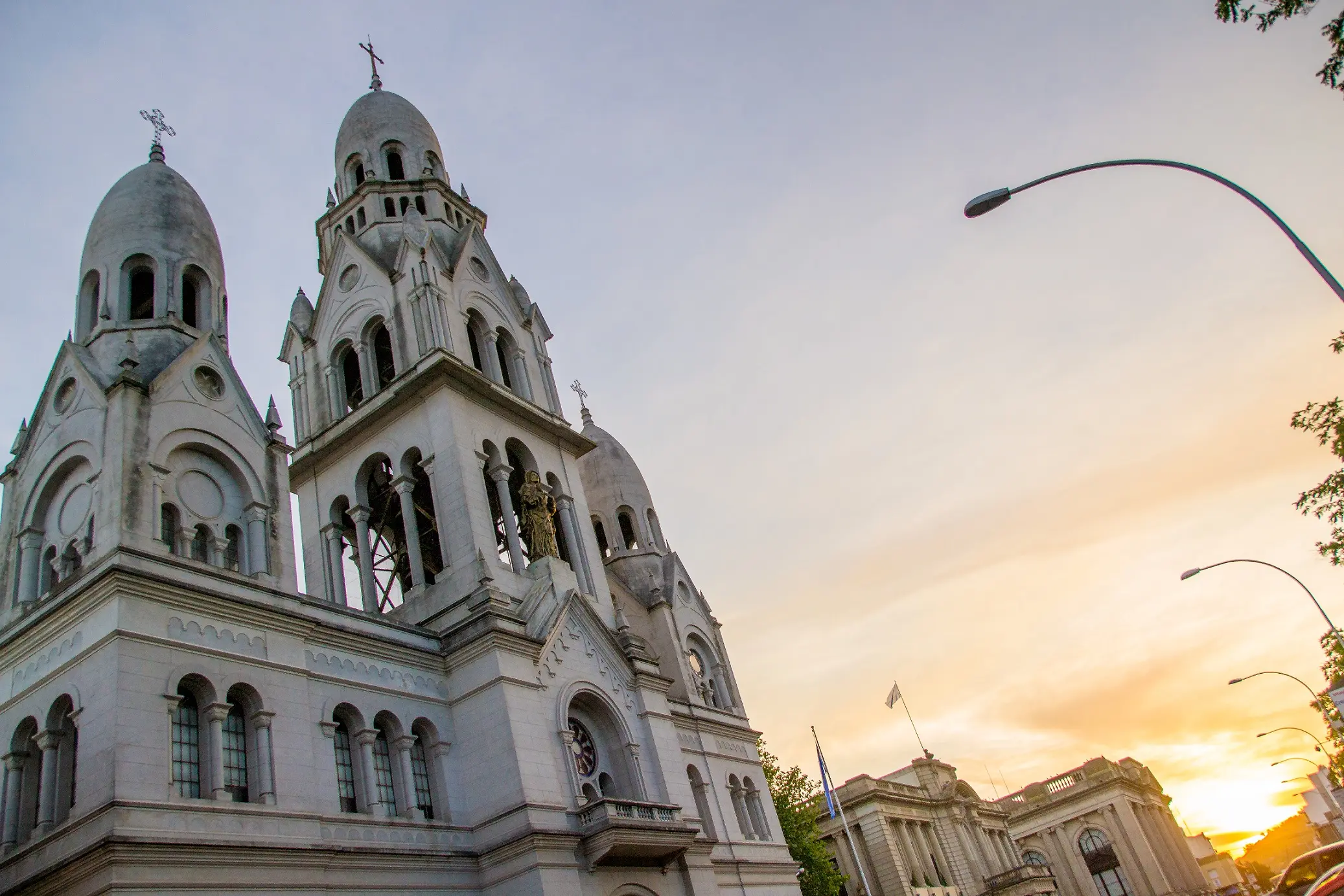 iglesia del centro tandil - Cómo se llama el Cristo que está en Tandil