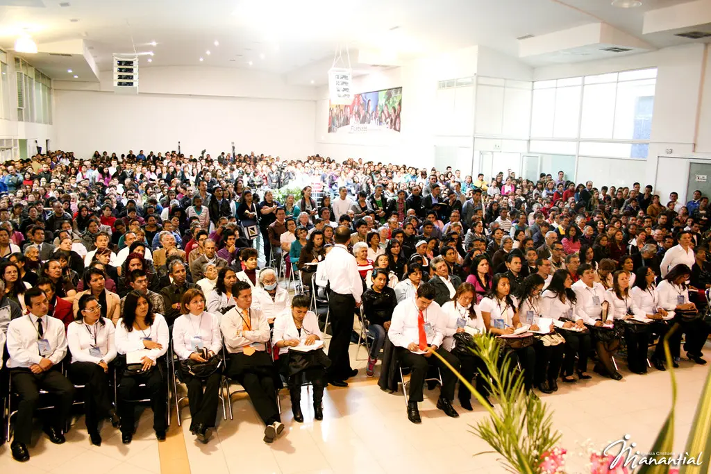 iglesia manantial de vida - Cómo se llama el pastor de la Iglesia Manantial de vida