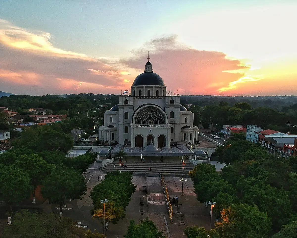 misa en caacupe - Cómo se llama la iglesia de Caacupé Paraguay