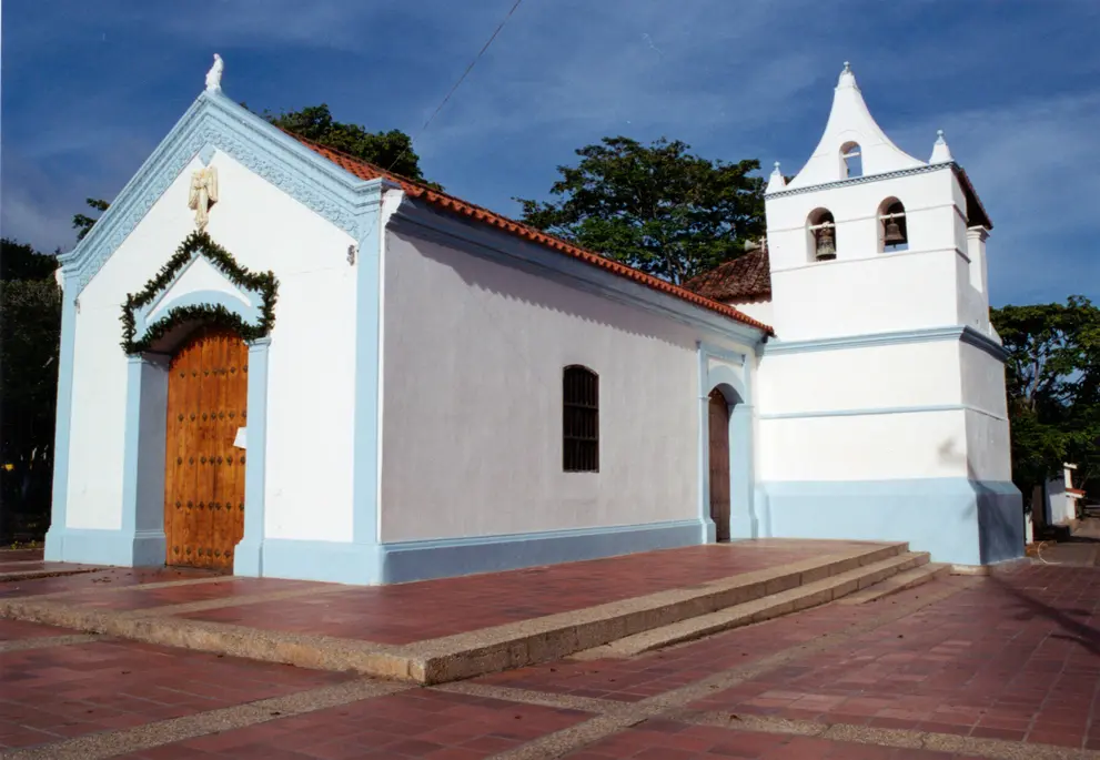 iglesia los robles - Cómo se llama la iglesia de Los Robles