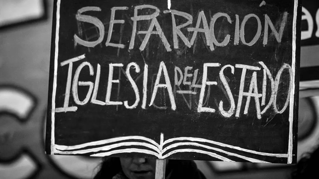 relacion entre la iglesia y el estado en argentina - Cómo se relaciona la religión y el Estado