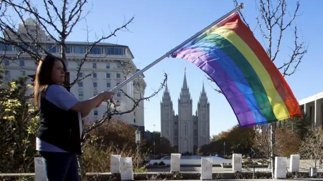 iglesia mormona lgbt - Cómo son los matrimonios de la iglesia mormona