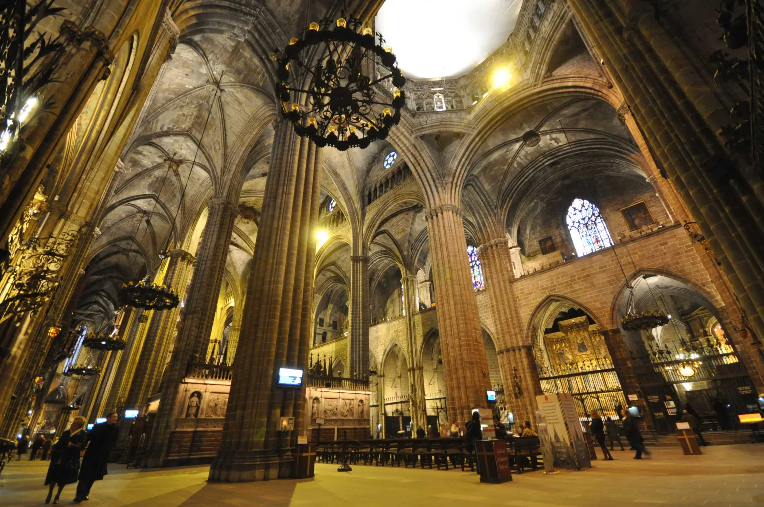 iglesia santa eulalia barcelona - Cómo torturaron a Santa Eulalia