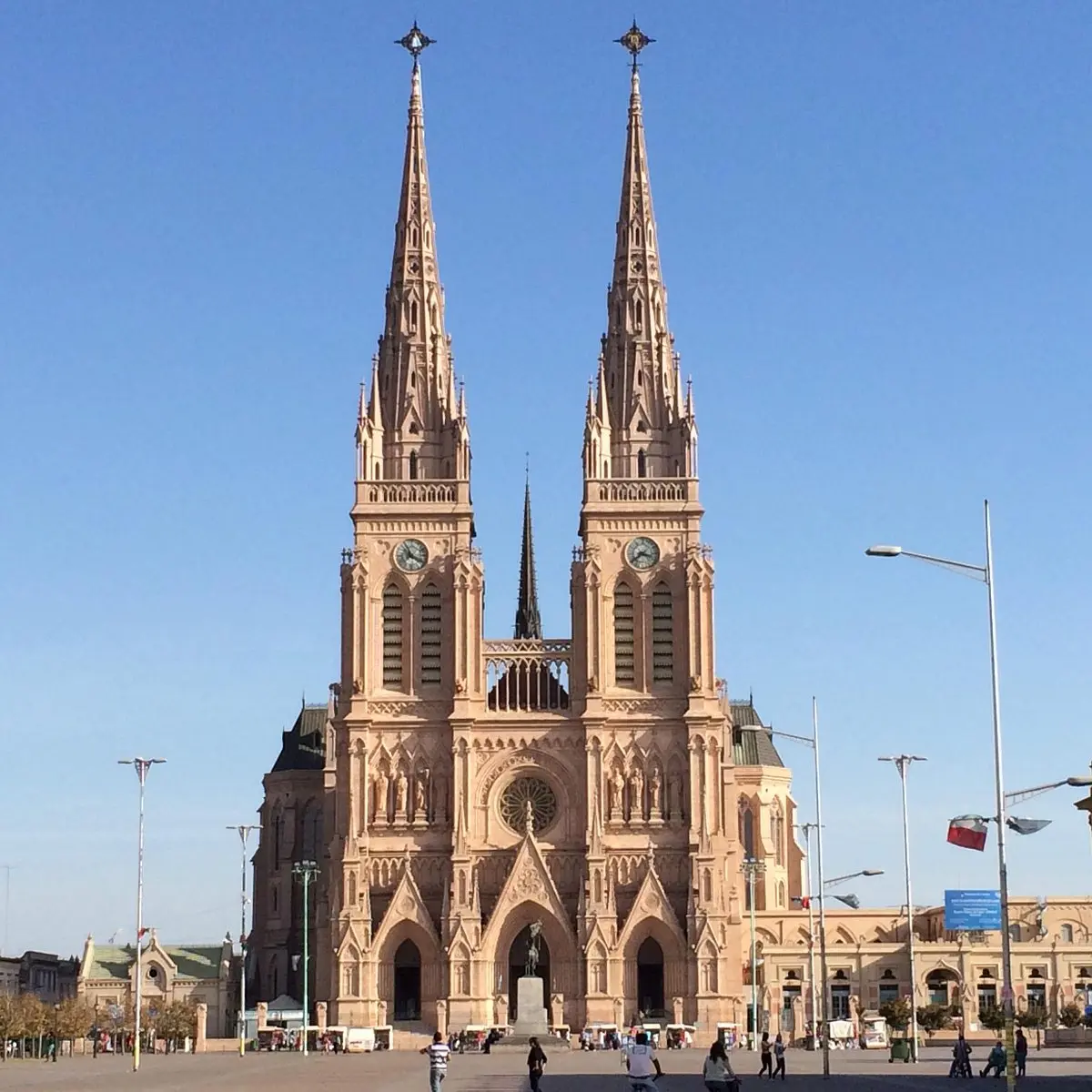 imagenes de la iglesia de lujan - Cuál fue el milagro de la Virgen de Luján