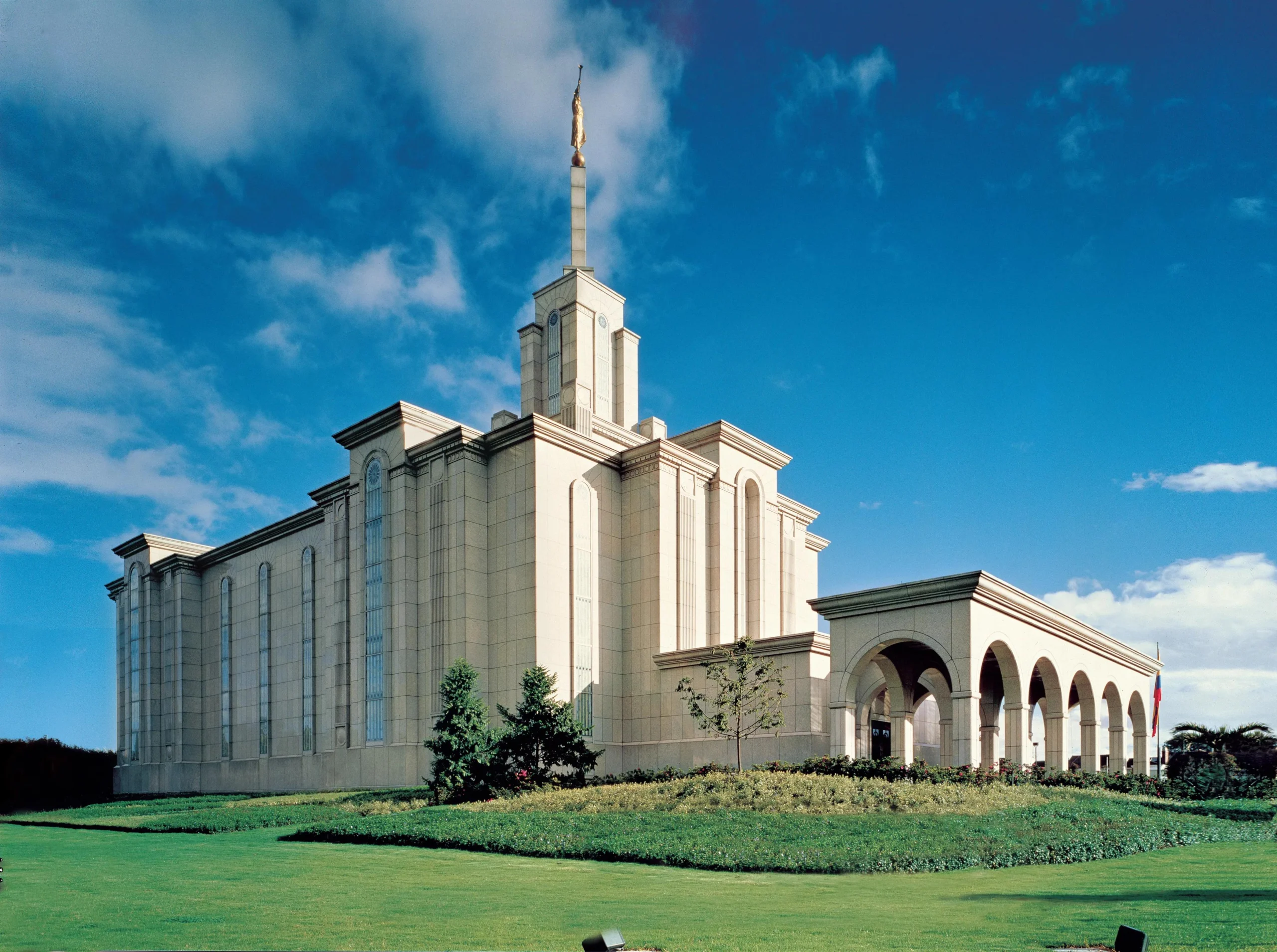 iglesia de los santos de los ultimos dias bogota - Cuáles son las iglesias más bonitas de Bogotá