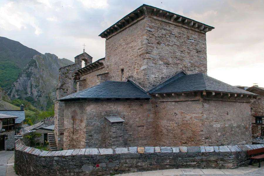 iglesia mozarabe peñalba de santiago - Cuándo se construyó la iglesia de Santiago