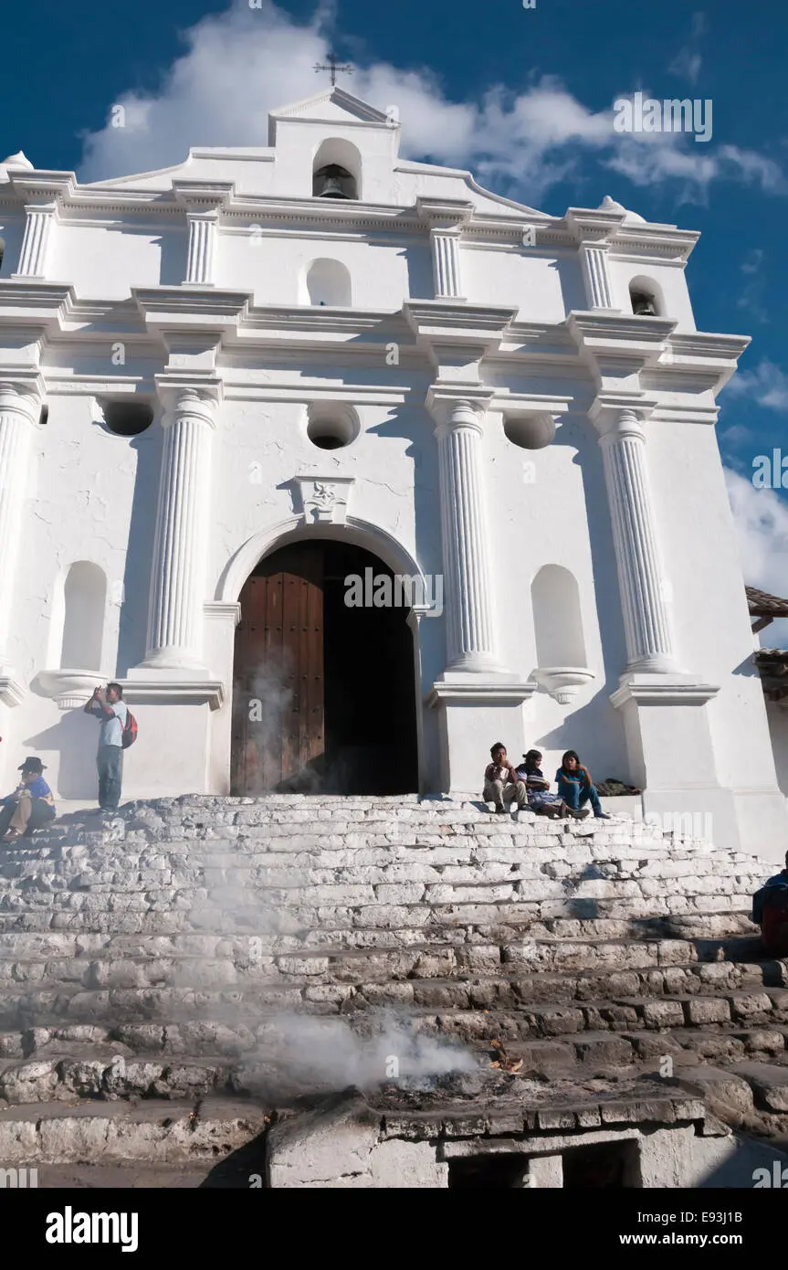 iglesia de santo tomás chichicastenango - Cuántas gradas tiene la iglesia de Chichicastenango