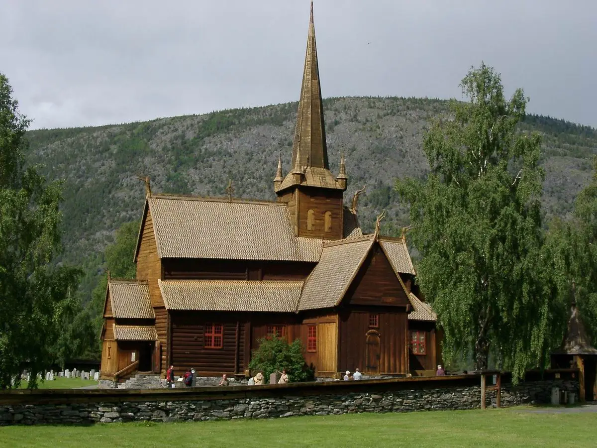 iglesia de lom - Cuántas iglesias de madera hay en Noruega