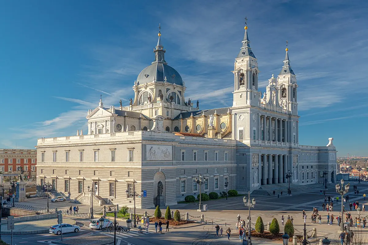 misa catedral de la almudena - Cuánto cuesta entrar en la Catedral de la Almudena