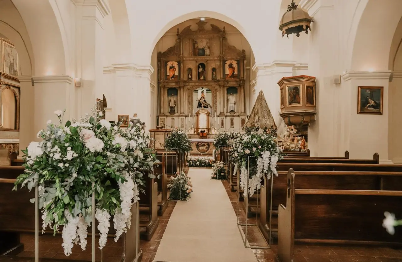 cuanto cuesta adornar una iglesia para boda - Cuánto se gasta en una decoracion de boda