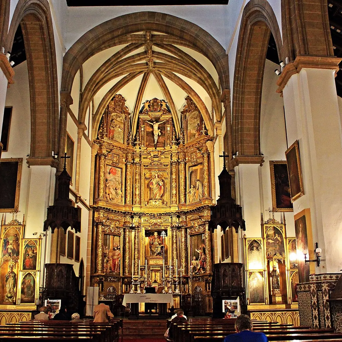 iglesia de san pedro horario - Cuánto tiempo se tarda en ver la Basílica de San Pedro