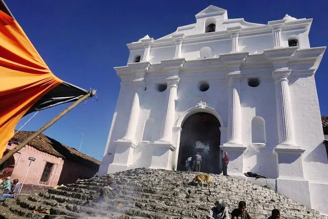 iglesia de santo tomás chichicastenango - Cuántos años tiene la iglesia de Chichicastenango