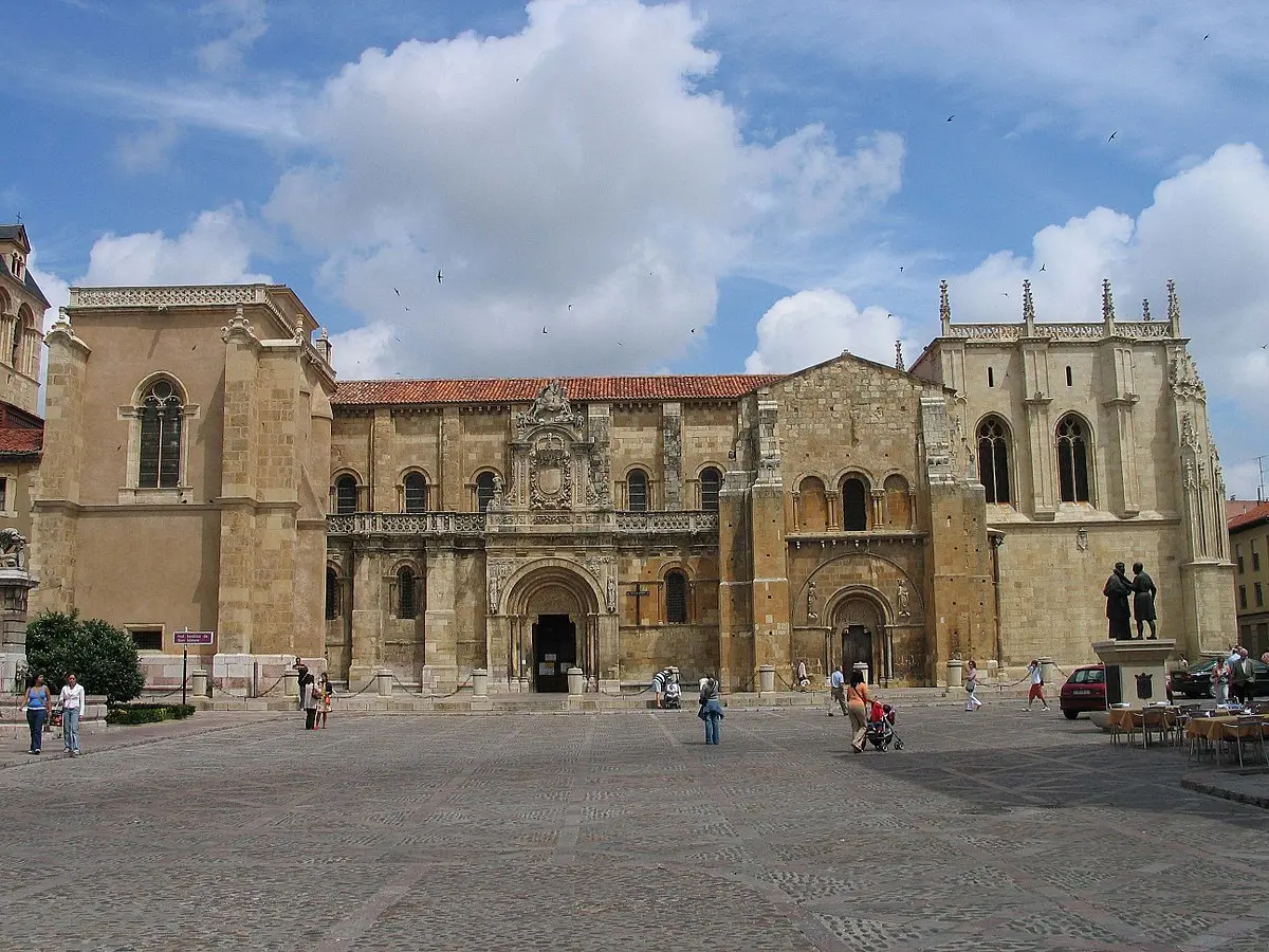 iglesia de san isidoro sevilla - Dónde están los restos de San Isidoro de Sevilla