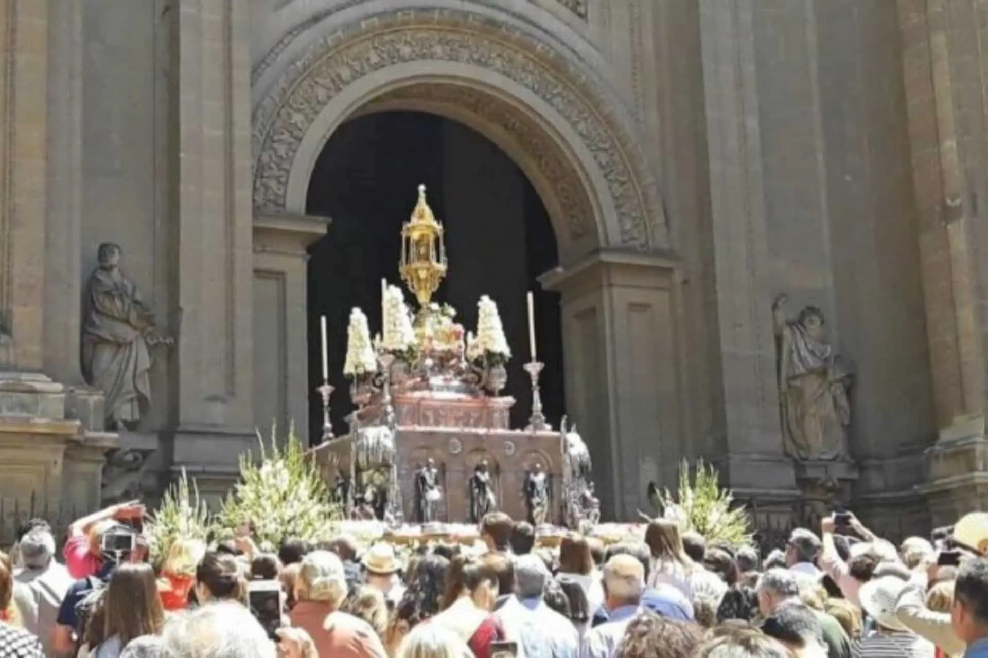 iglesia catolica corpus christi - Qué actividades realiza la Iglesia católica en Corpus Christi