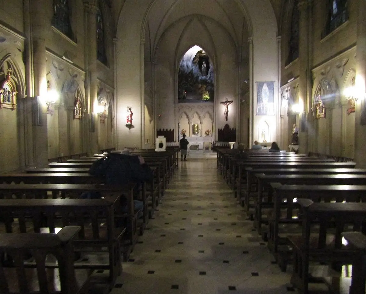 iglesia de lourdes flores - Qué barrio es la iglesia de Lourdes