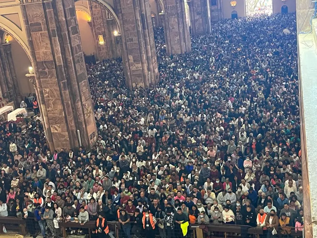 familia yendo a misa - Qué características debe tener una familia para ser una autentica iglesia doméstica