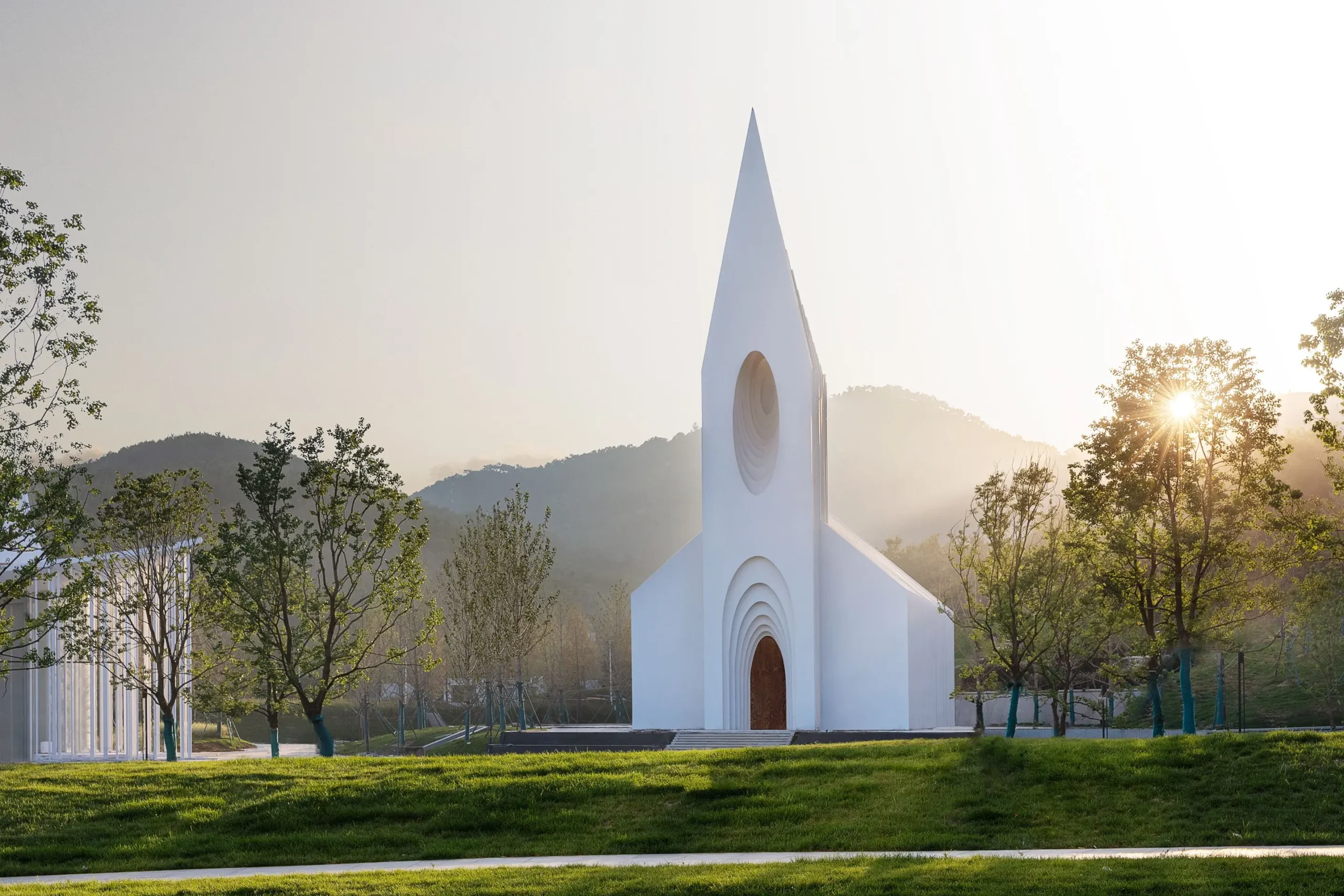 iglesia arquitectura moderna - Qué caracteriza a la arquitectura moderna