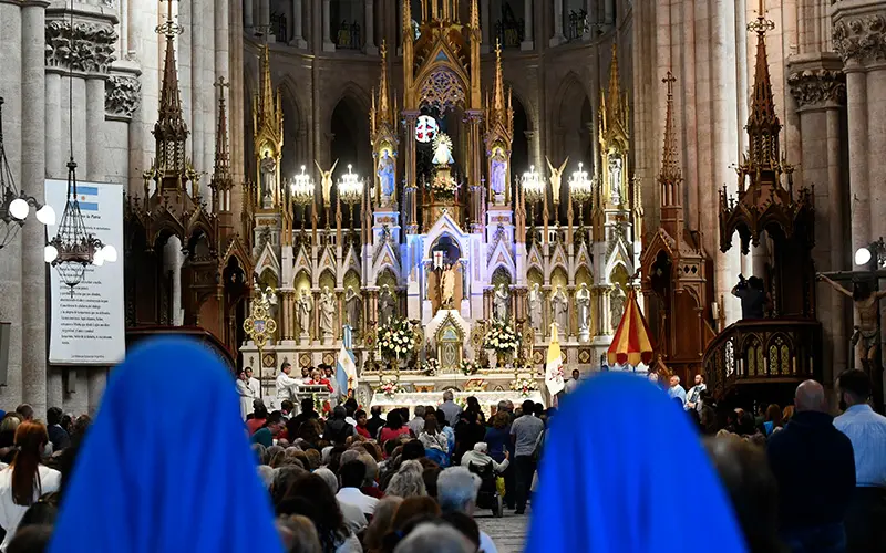 iglesia de lujan horarios - Qué días bautizan en Luján