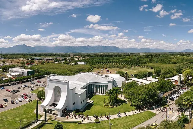 iglesia universitaria de montemorelos - Qué es una iglesia universitaria