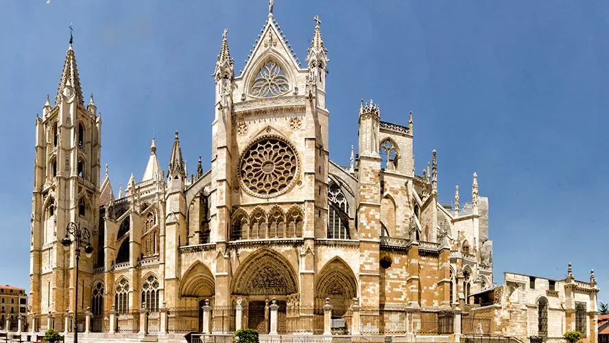 iglesia de leon españa - Qué estilo es la Catedral de León