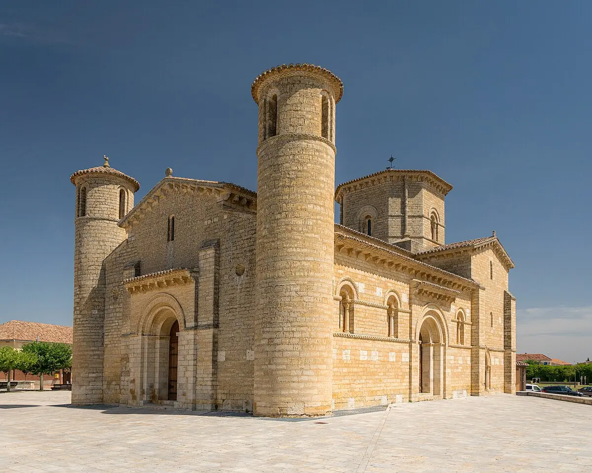 iglesia de san martín de tours - Qué estilo tiene la Iglesia de San Martín de Frómista