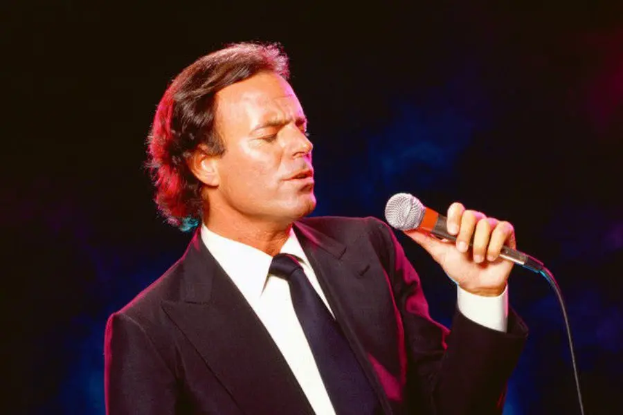 julio iglesia cantando - Qué fue Julio Iglesias antes de ser cantante