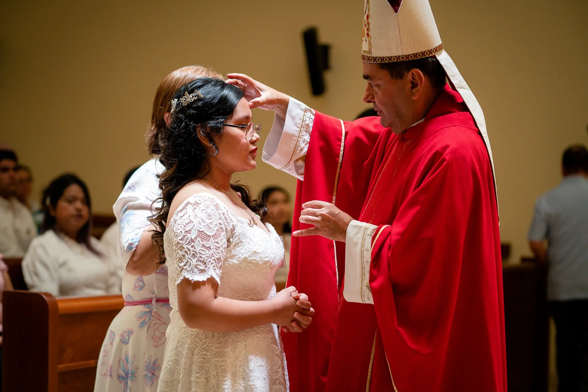 misa de confirmacion con el obispo - Qué hace el obispo en la confirmación