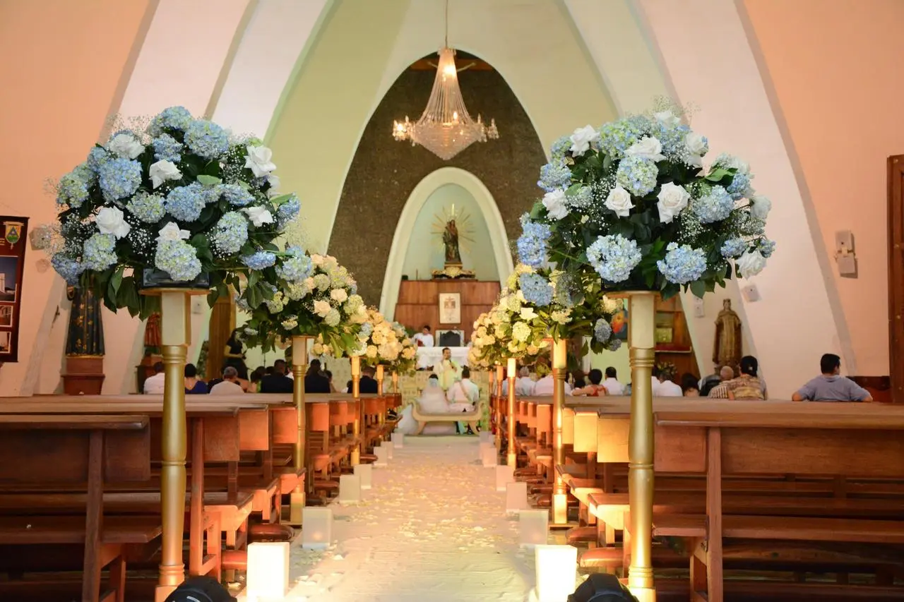 decoracion floral iglesia boda - Qué hacen las floristas en una boda