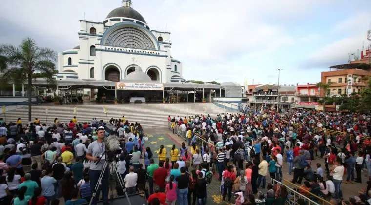 ver misa de caacupe - Qué milagros hace la Virgen de Caacupé