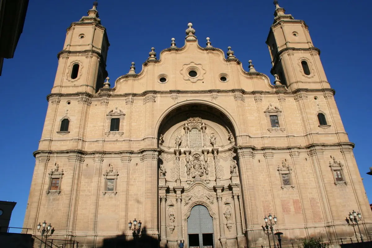 iglesia de santa maría la mayor - Qué papas están enterrados en Santa María la Mayor