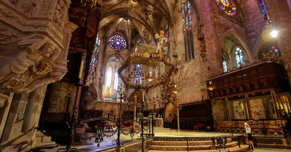 mallorca iglesia - Qué reyes están enterrados en la Catedral de Mallorca