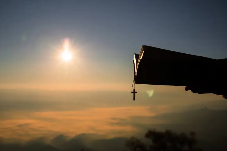 que dice la biblia sobre la luna roja - Qué significa el eclipse para los cristianos