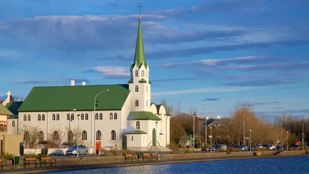 iglesia libre de reikiavik - Qué significa Reikiavik en español