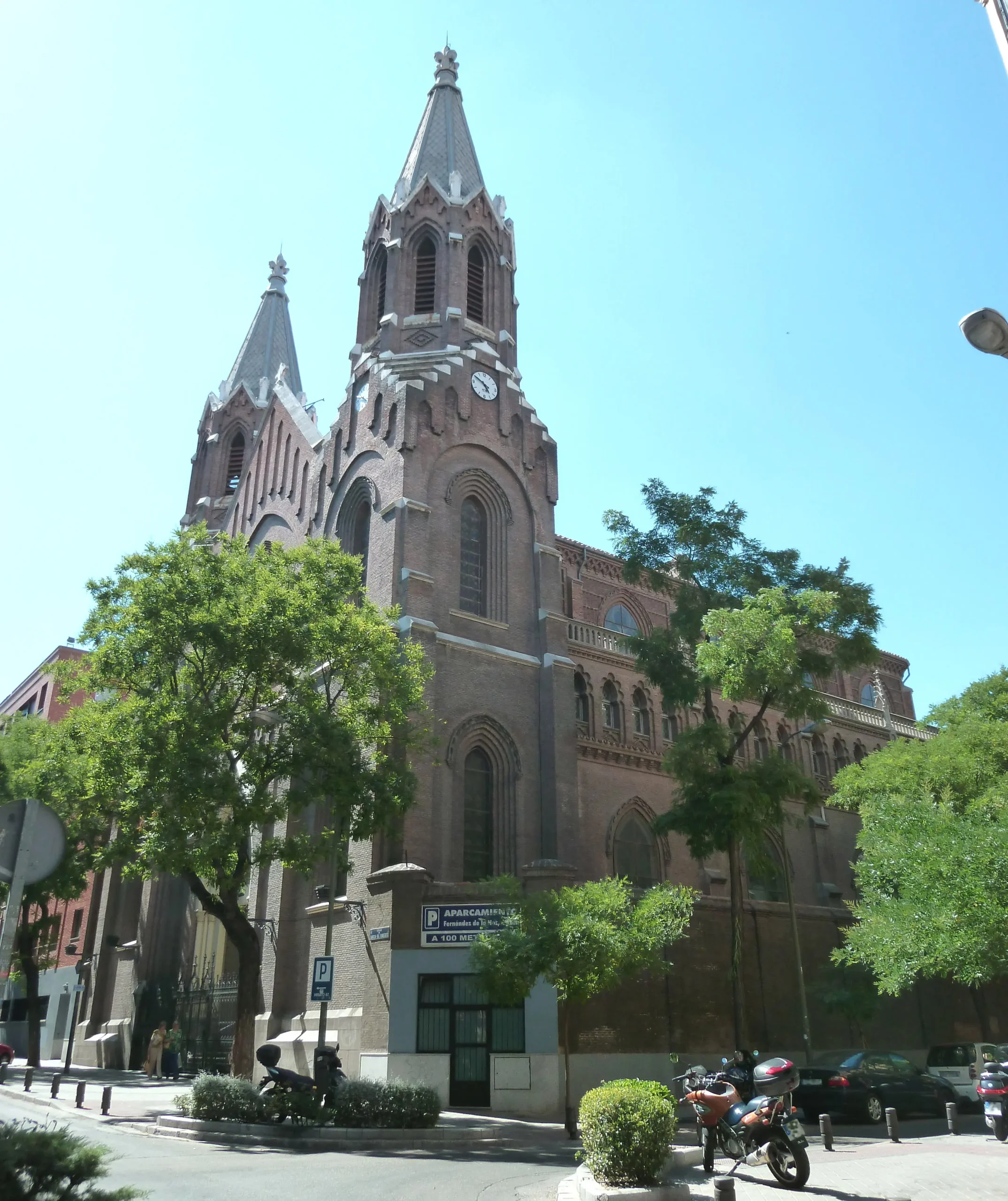 iglesia de la milagrosa madrid - Qué significan las 12 estrellas de la Medalla Milagrosa