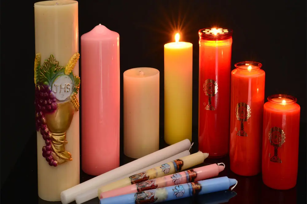 velas de iglesia - Qué significan las velas en el altar de la iglesia