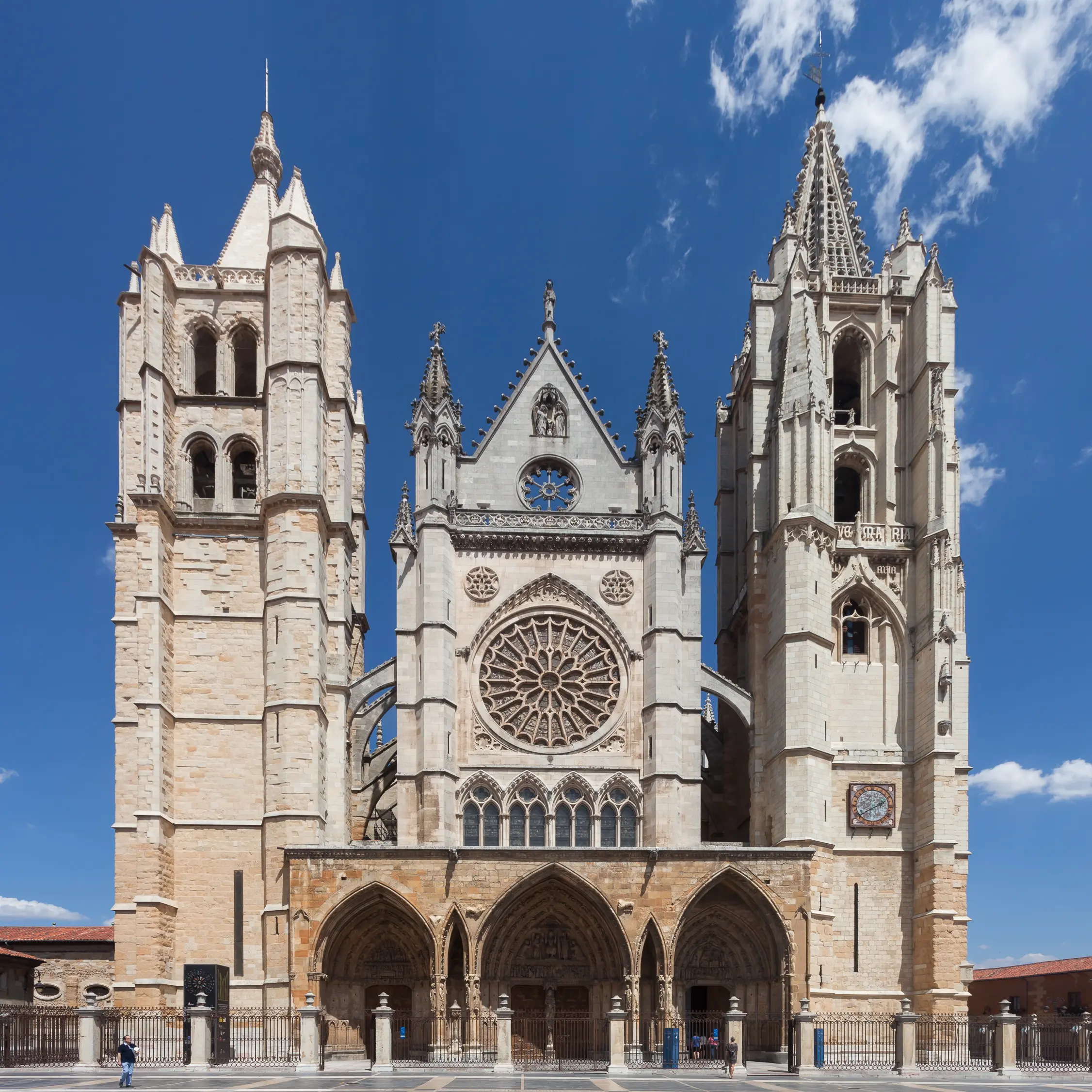 iglesia de leon españa - Qué tiene de especial la Catedral de León