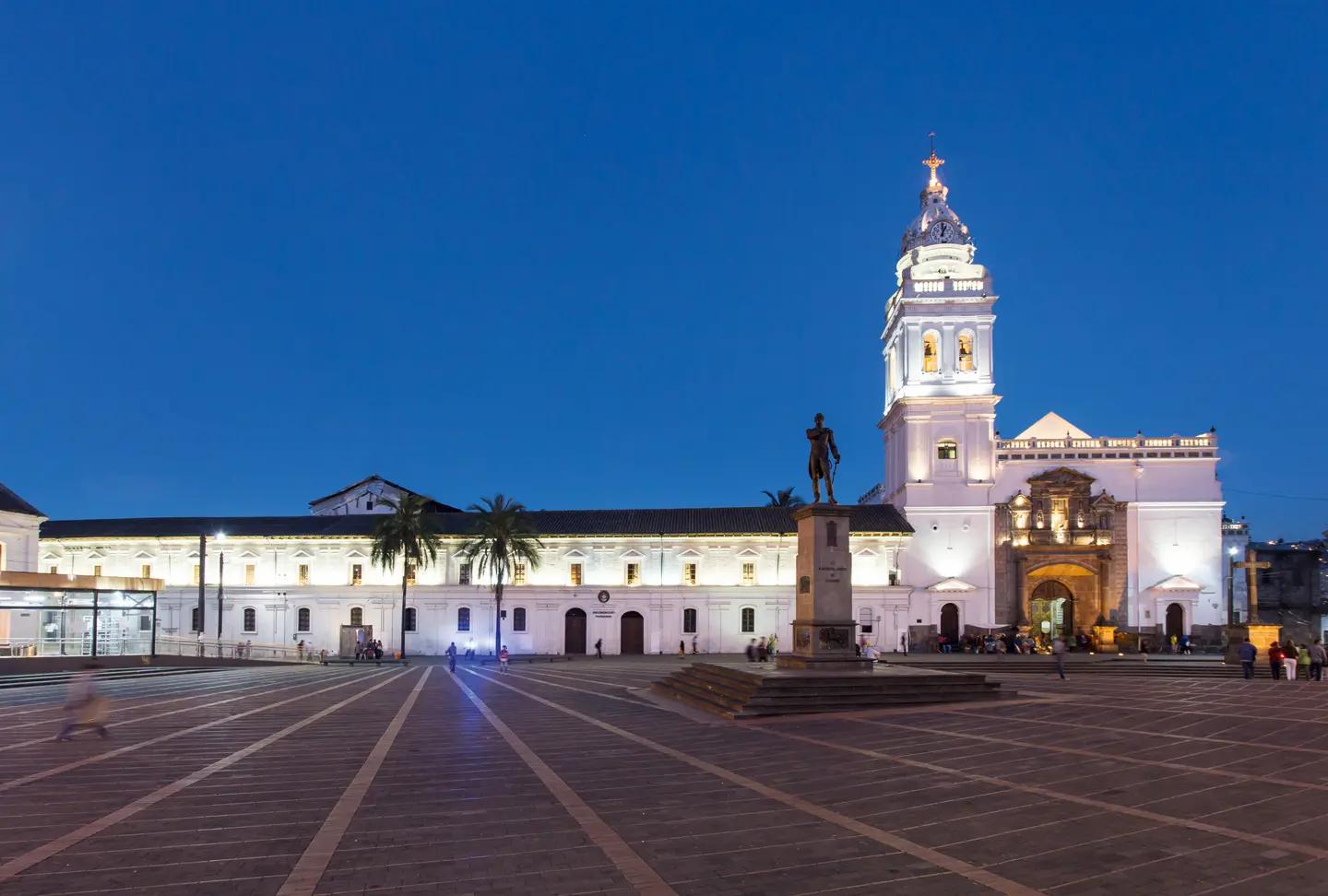 iglesia de santo domingo quito - Qué tipo de arte es la Iglesia de Santo Domingo