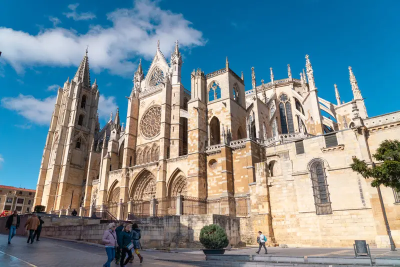 iglesia de leon españa - Qué Virgen hay en la Catedral de León