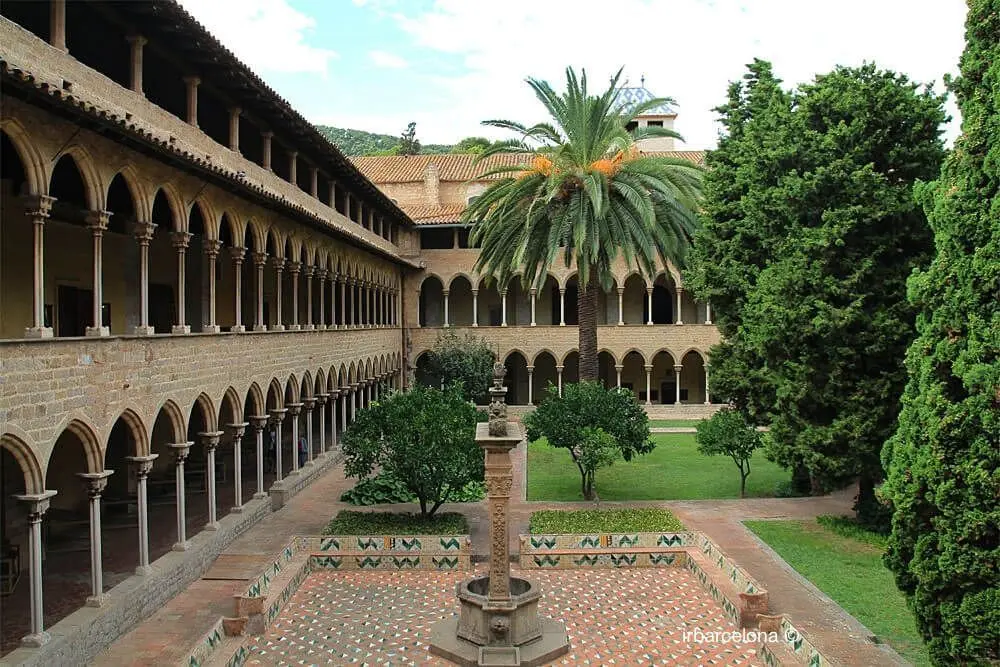 iglesia monasterio de pedralbes barcelona - Quién está enterrado en el Monasterio de Pedralbes